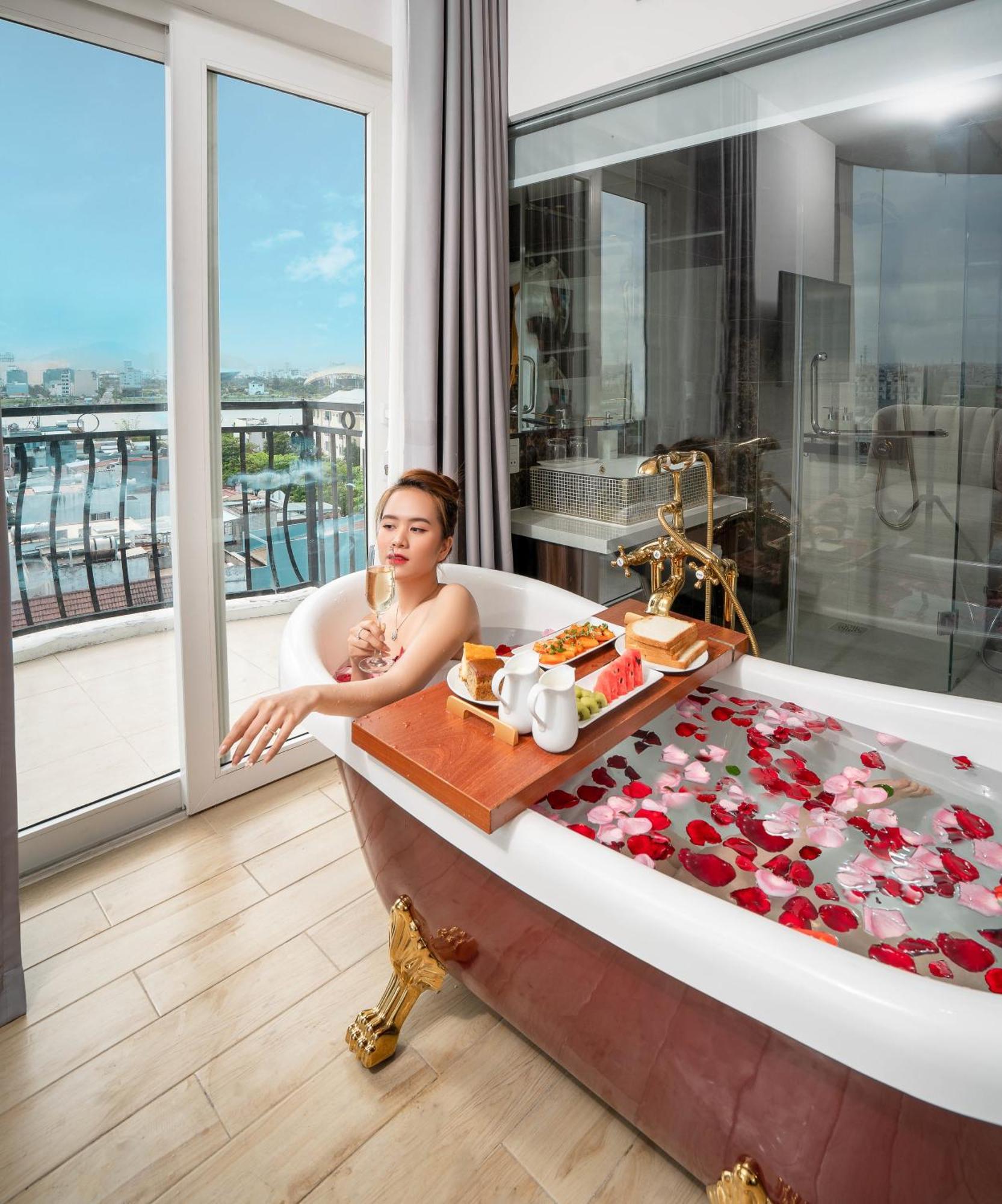 Rhm Luxury Hotel And Suite Da Nang Exterior photo